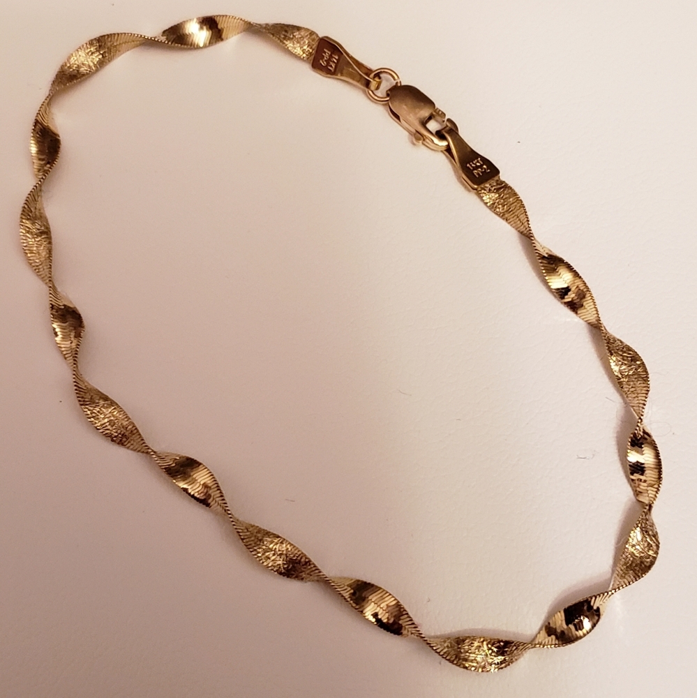 14K Herringbone Twist Bracelet